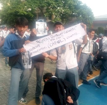 Guru Cabul Raih Penghargaan di Tangsel, Ratusan Siswa Geruduk Sekolah Gelar Demo