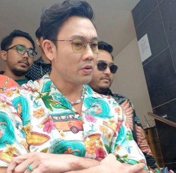 Denny Sumargo Sambangi Rumah Farhat Abbas Usai Ditantang Akan Dihajar
