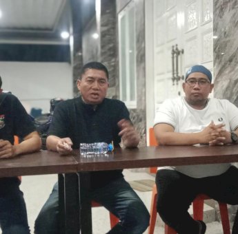 Cabut Gugatan di MK, Tim Erat Bersalam Ucapkan Selamat kepada Pasangan Tasming-Hermanto