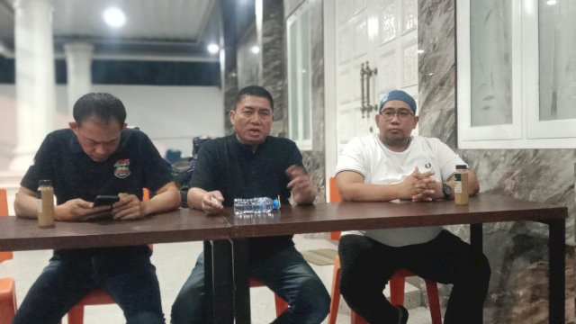 Cabut Gugatan di MK, Tim Erat Bersalam Ucapkan Selamat kepada Pasangan Tasming-Hermanto