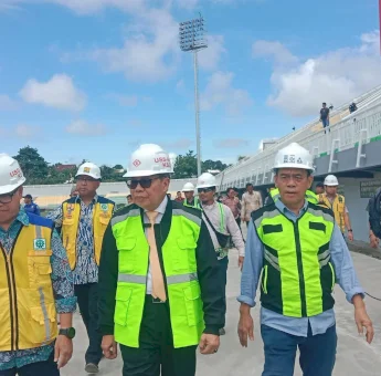 Tinjau Progres Renovasi, Taufan Pawe Sebut Stadion Gelora BJ Habibie Digunakan Februari 2025