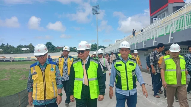 Tinjau Progres Renovasi, Taufan Pawe Sebut Stadion Gelora BJ Habibie Digunakan Februari 2025