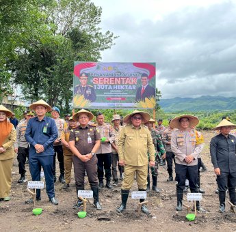 Pj Walikota Parepare Hadiri Penanaman Jagung Serentak 1 Juta Hektare Wujudkan Program Ketahanan Pangan Presiden RI