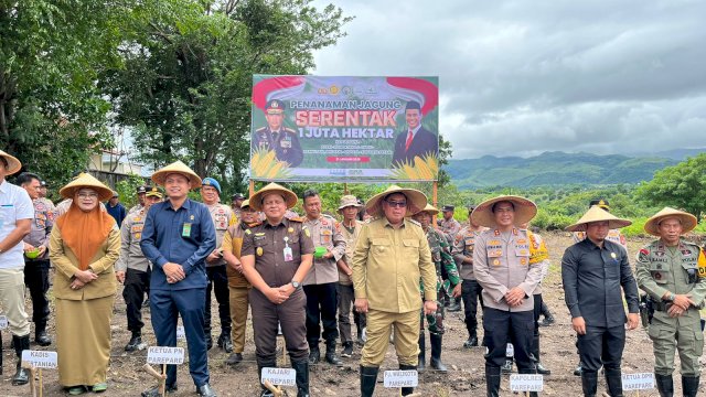 Pj Walikota Parepare Hadiri Penanaman Jagung Serentak 1 Juta Hektare Wujudkan Program Ketahanan Pangan Presiden RI