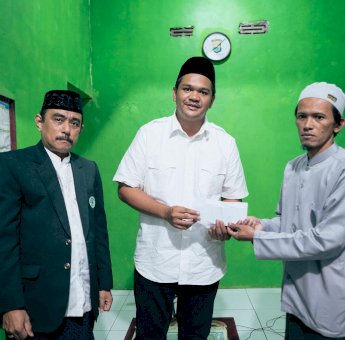 Safari Ramadan Perdana, Bupati Bantaeng Uji Nurdin Serahkan Bantuan ke Masjid Nurul Ihsan Uluere
