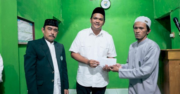 Safari Ramadan Perdana, Bupati Bantaeng Uji Nurdin Serahkan Bantuan ke Masjid Nurul Ihsan Uluere