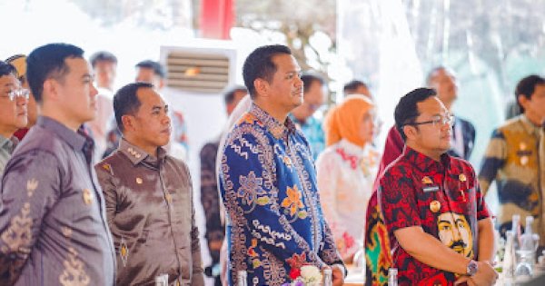 Bupati Bantaeng Uji Nurdin Bersama Ketua PKK Hadiri Warna Budaya Yang Dibuka Selvi Ananda