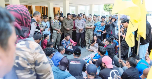 Duduk Bersama Demonstrasi, Bupati Bantaeng Uji Nurdin Jelaskan Penyebab PHK di KIBA