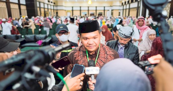 Bupati Uji Nurdin Jemput Langsung Jamaah Haji Bantaeng di Bandara Sultan Hasanuddin