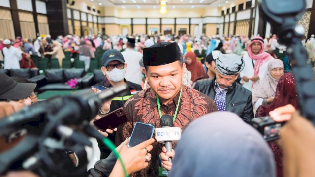 Bupati Uji Nurdin Jemput Langsung Jamaah Haji Bantaeng di Bandara Sultan Hasanuddin