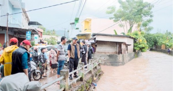 Bupati Bantaeng Uji Nurdin Minta Seluruh Jajarannya Bantu Warga Tangani Dampak Banjir