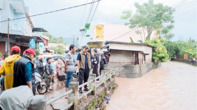 Bupati Bantaeng Uji Nurdin Minta Seluruh Jajarannya Bantu Warga Tangani Dampak Banjir
