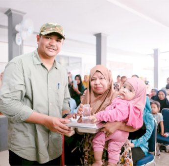 Bupati Bantaeng Uji Nurdin Salurkan MBG untuk Ibu Hamil, Laktasi dan Anak Balita