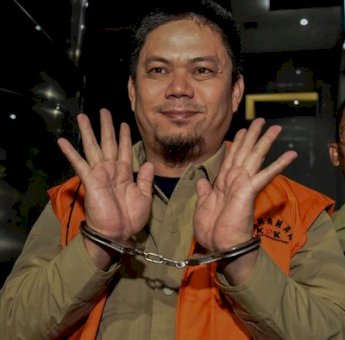 Bupati Kolaka Timur, Lahir di Enrekang, Besar di Mamuju, Ditangkap di Makassar