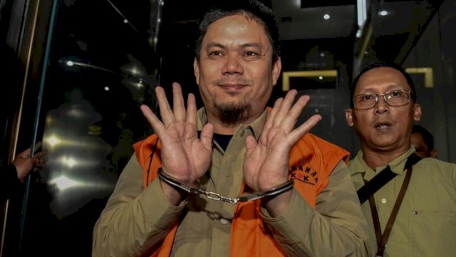 Bupati Kolaka Timur, Lahir di Enrekang, Besar di Mamuju, Ditangkap di Makassar