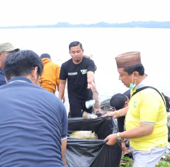 Fokus Jaga Kebersihan Kota, Wali Kota Parepare Pimpin Langsung Aksi Rutin Jumat Bersih