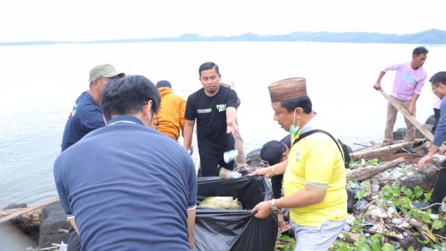 Fokus Jaga Kebersihan Kota, Wali Kota Parepare Pimpin Langsung Aksi Rutin Jumat Bersih