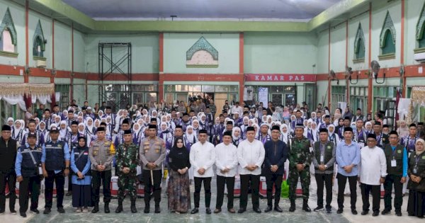 Wakil Wali Kota Parepare Hermanto Lepas 127 Jamaah Calon Haji