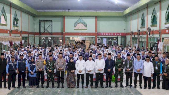 Wakil Wali Kota Parepare Hermanto Lepas 127 Jamaah Calon Haji