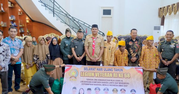 Apresiasi Para Pejuang Kemerdekaan, Bupati Bantaeng Uji Nurdin Cium Tangan Veteran
