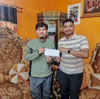 Huadi Group Bantu Token Listrik untuk Penerangan Jalan di Desa Papanloe