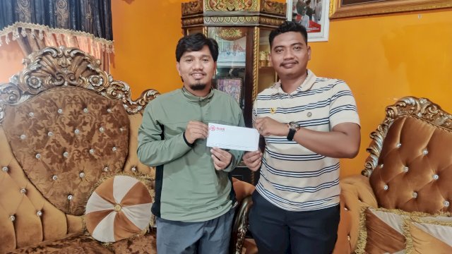 Huadi Group Bantu Token Listrik untuk Penerangan Jalan di Desa Papanloe