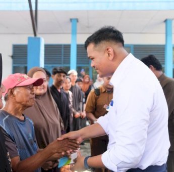 *Bupati Bantaeng Serahkan Bantuan Langsung Tunai Kepada Warga Penerima Manfaat