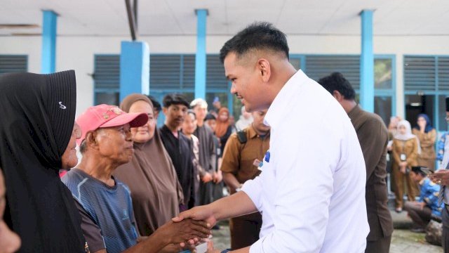 *Bupati Bantaeng Serahkan Bantuan Langsung Tunai Kepada Warga Penerima Manfaat