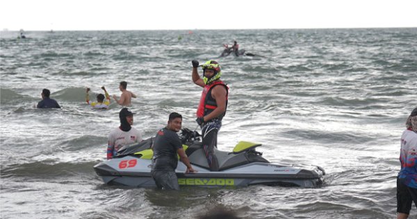 Bupati Bantaeng Uji Nurdin Raih Juara 1 Ajang Aquabike Championship