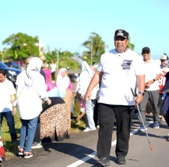 Bupati Maros Pimpin ASN Lakukan Aksi Bersih-Bersih di Jalan Baru Mamminasata